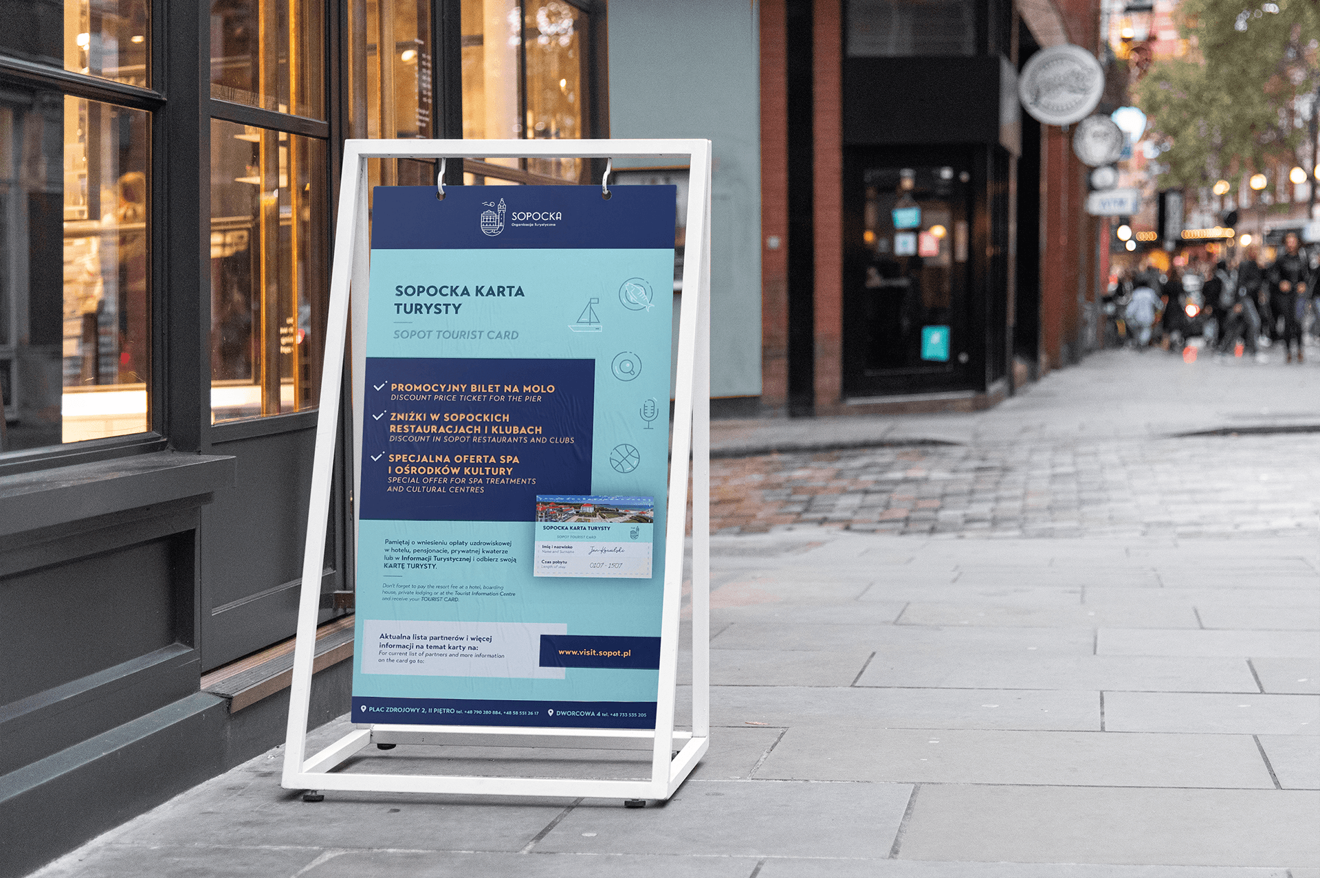A-frame street sign promoting the Sopocka Karta Turysty tourist card and its benefits